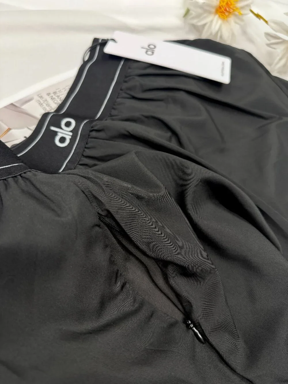 Brand New Alo Yoga😆Match Point Short Black ( Loose fit, elastic waistband )